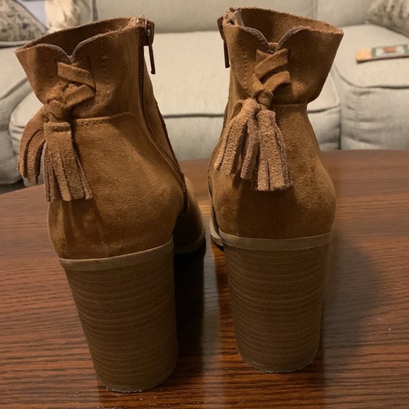Universal Thread suede booties, tan, size 8, side zipper, decorative tassel - Picture 3 of 6